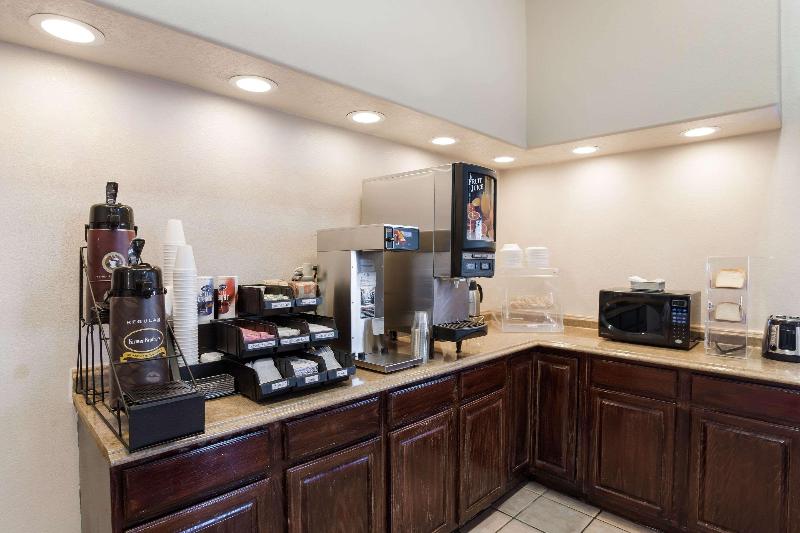 בית מלון כפרי Rodeway Inn