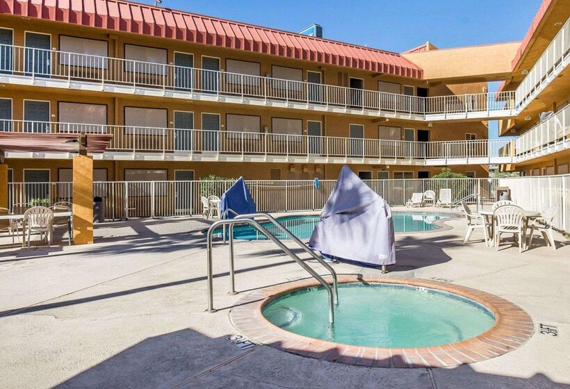 فندق Rodeway Inn & Suites