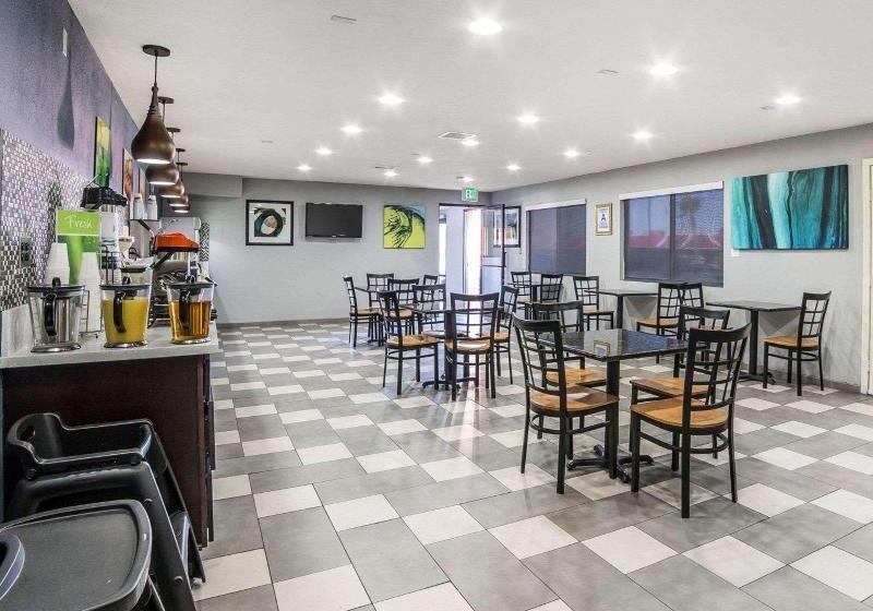 فندق Rodeway Inn & Suites