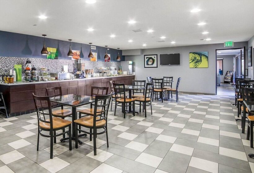 فندق Rodeway Inn & Suites