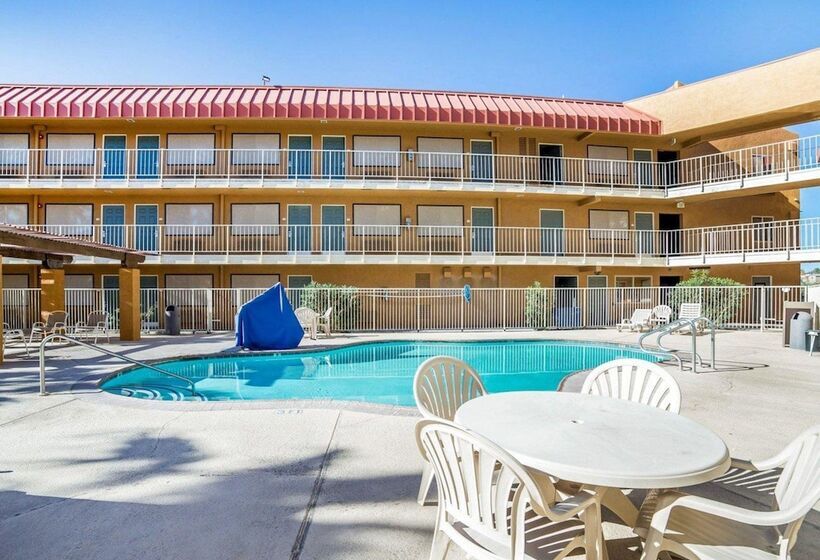 فندق Rodeway Inn & Suites