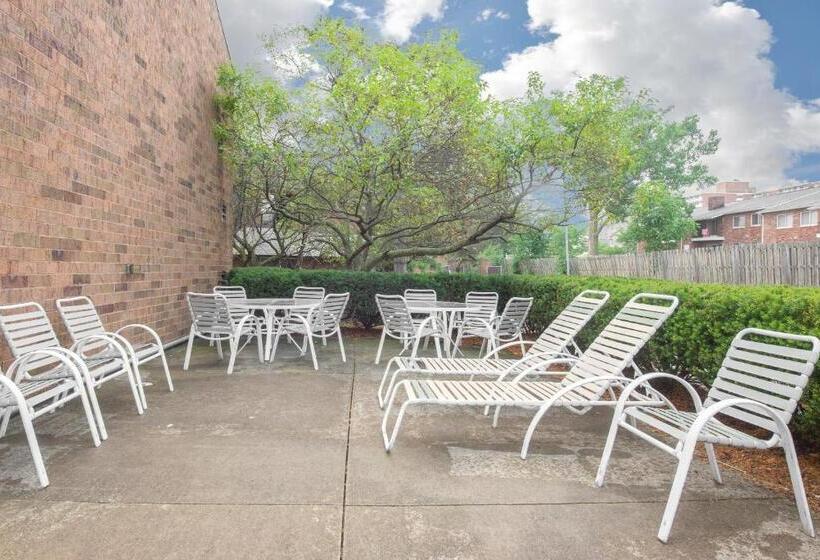 فندق Skylight Inn Willoughby   Cleveland Mentor