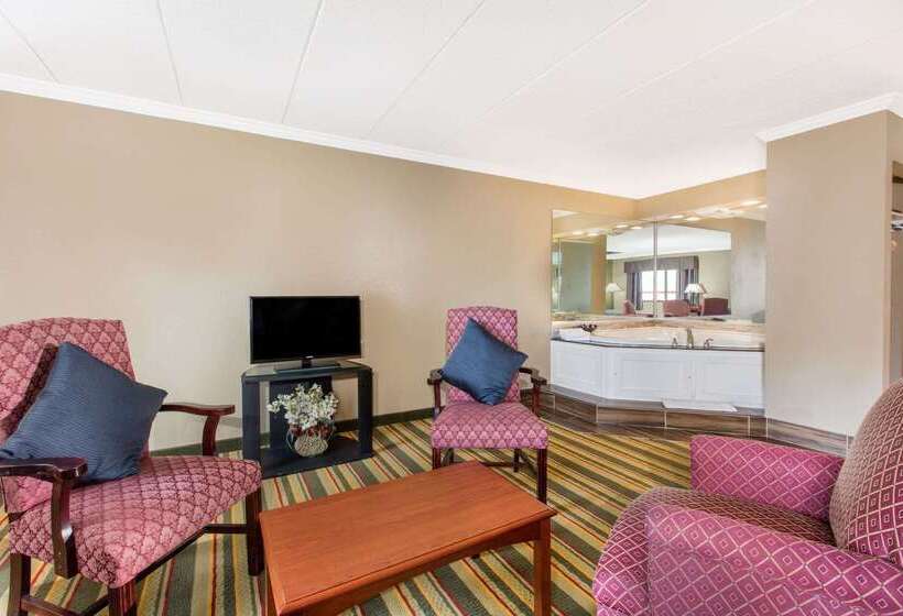 فندق Super 8 By Wyndham Frederick