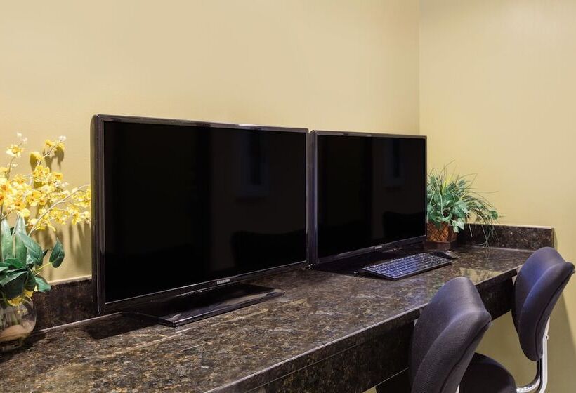 فندق Super 8 By Wyndham Frederick