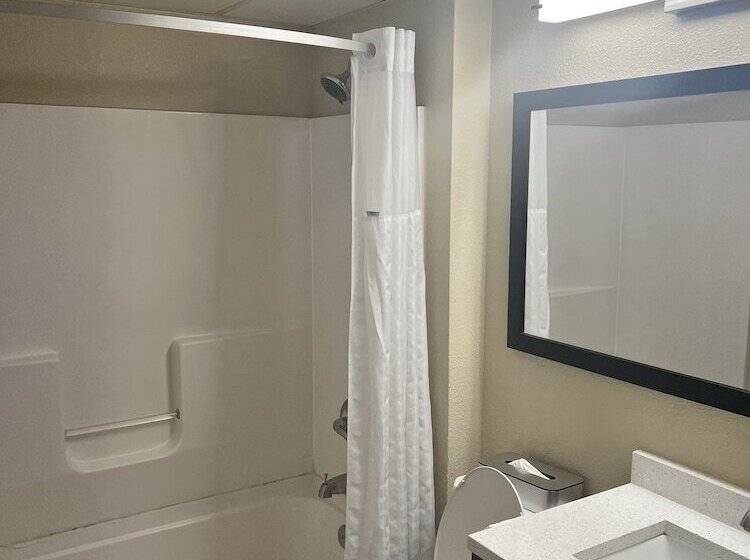 فندق Super 8 By Wyndham Frederick