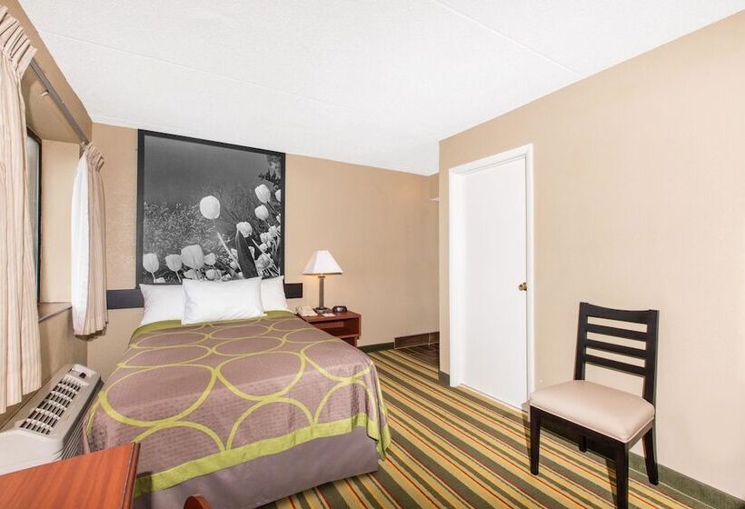 فندق Super 8 By Wyndham Frederick