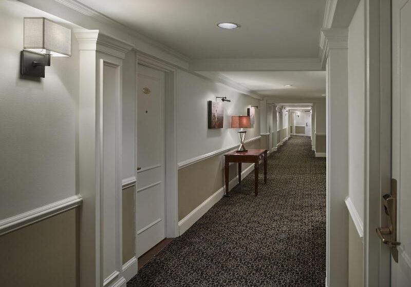 ホテル The Tidewater Inn