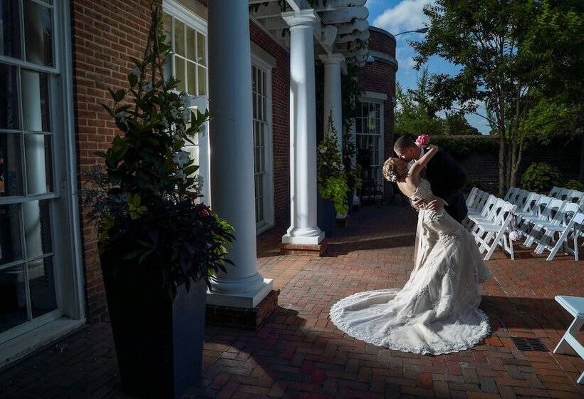 ホテル The Tidewater Inn