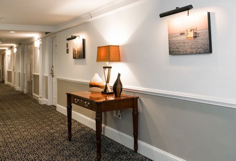 ホテル The Tidewater Inn