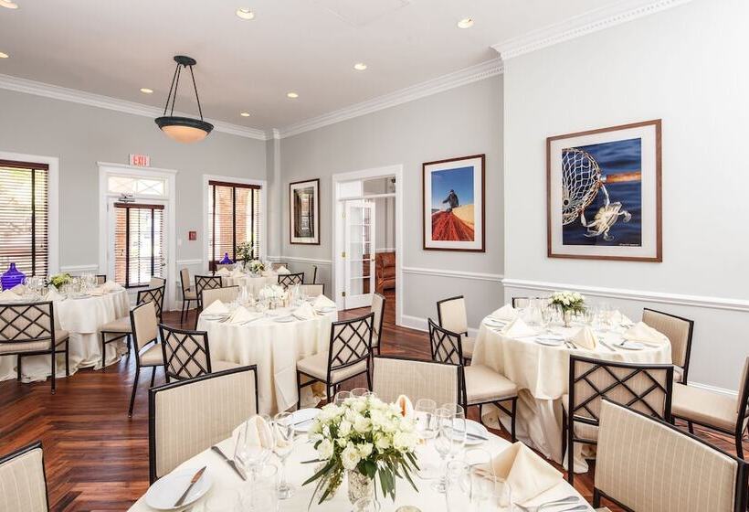 ホテル The Tidewater Inn