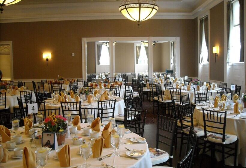 ホテル The Tidewater Inn