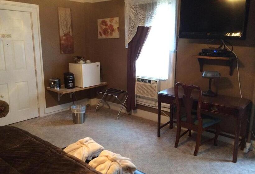 ホテル The Tunnicliff Inn