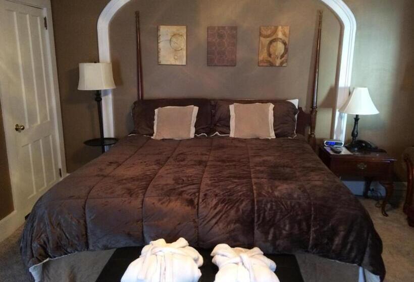 ホテル The Tunnicliff Inn