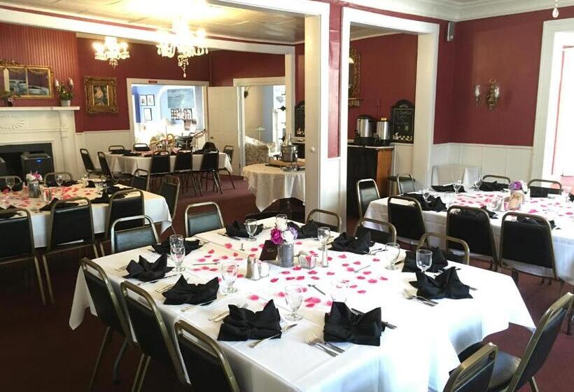 ホテル The Tunnicliff Inn