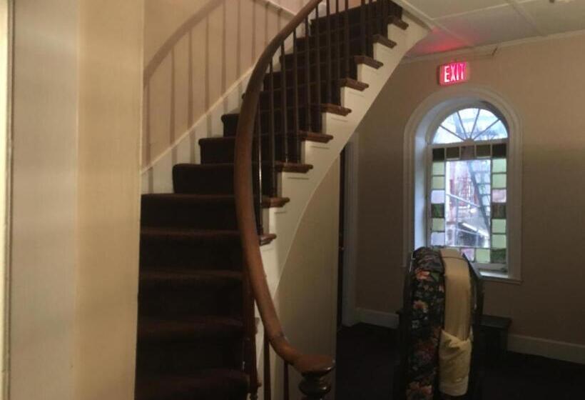 ホテル The Tunnicliff Inn