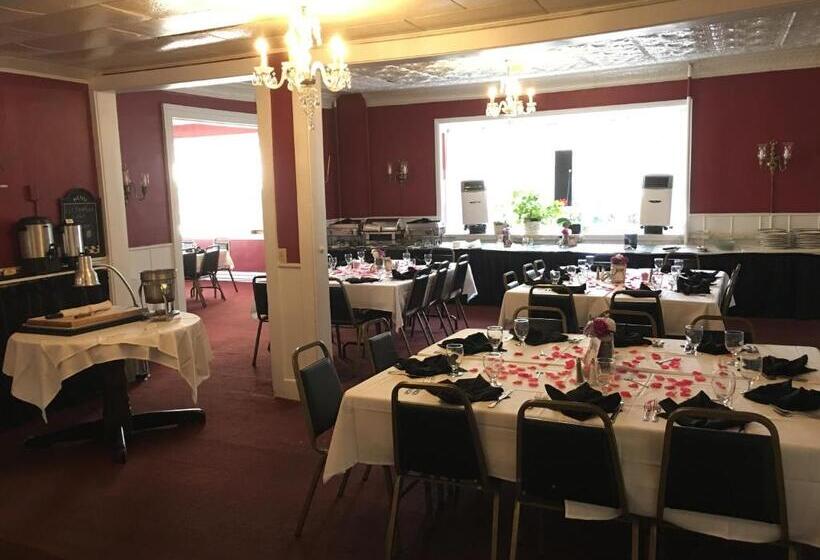 ホテル The Tunnicliff Inn