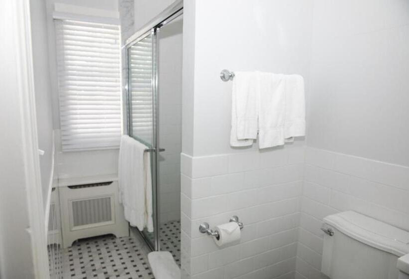 Отель Three Village Inn