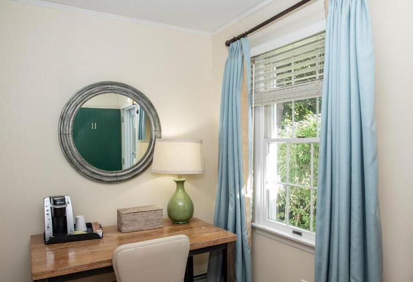 Отель Three Village Inn