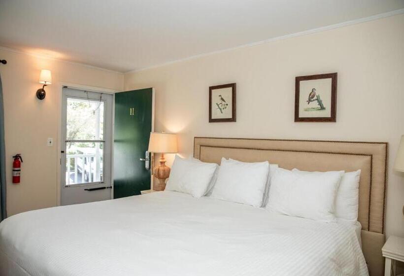 Отель Three Village Inn