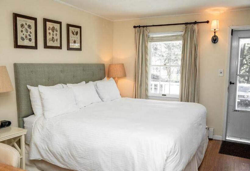 Отель Three Village Inn