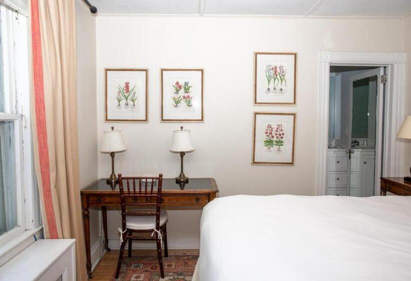 Отель Three Village Inn