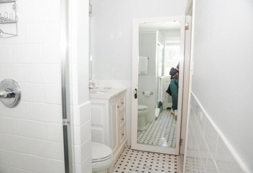 Отель Three Village Inn