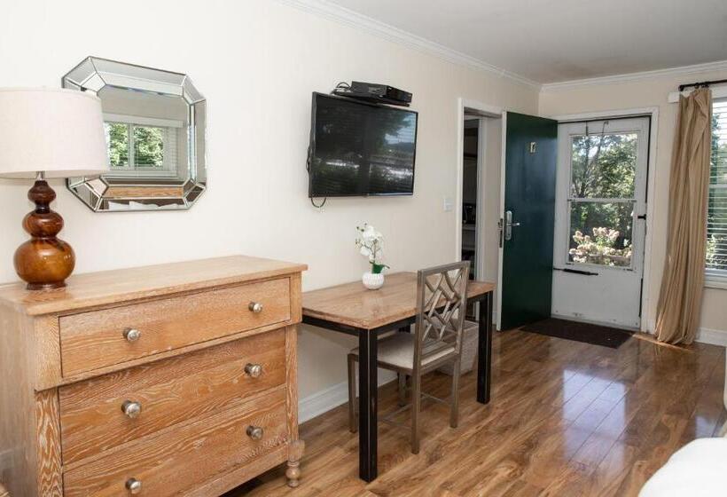 Отель Three Village Inn