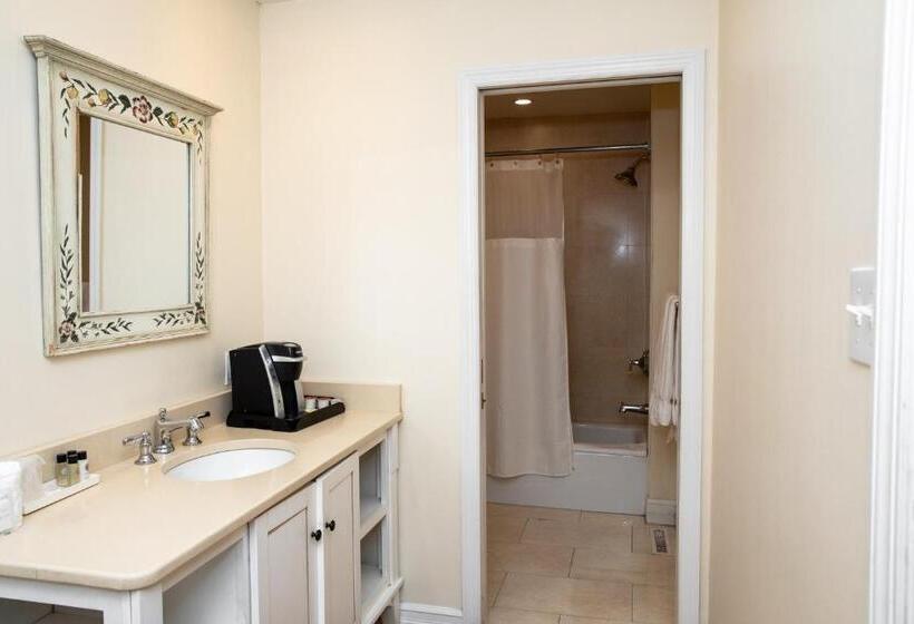 Отель Three Village Inn