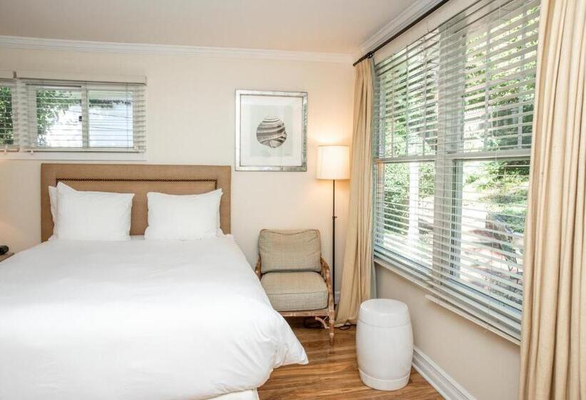 Отель Three Village Inn