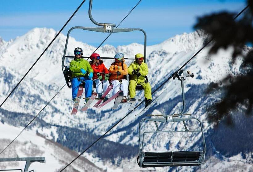 فندق Tivoli Lodge