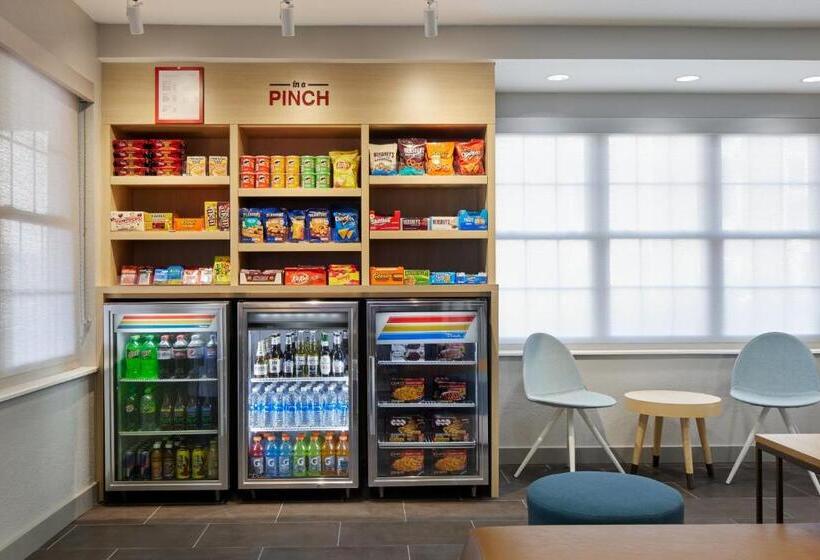 Отель Towneplace Suites Dulles Airport