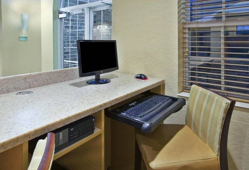 فندق Towneplace Suites By Marriott Brookfield