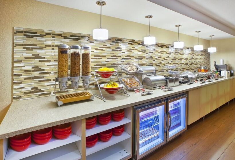 فندق Towneplace Suites By Marriott Brookfield