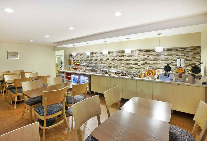 فندق Towneplace Suites By Marriott Brookfield