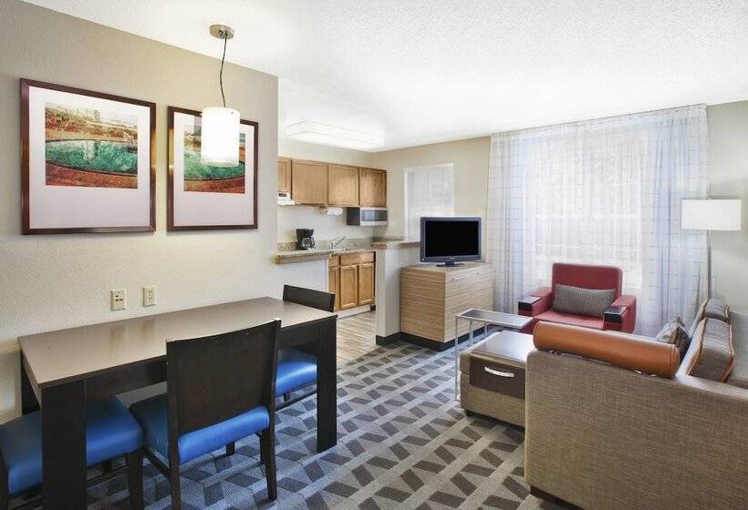 فندق Towneplace Suites By Marriott Brookfield