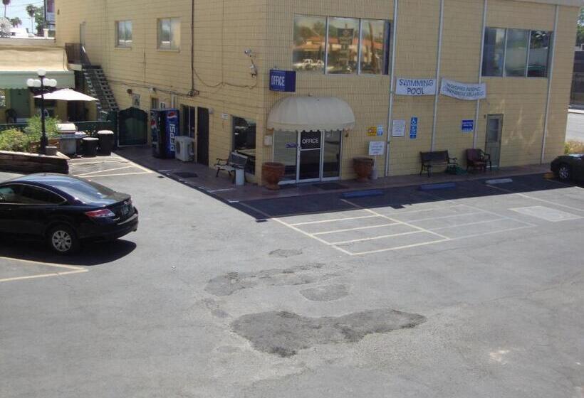 호텔 Townhouse Inn And Suites