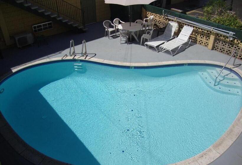 호텔 Townhouse Inn And Suites