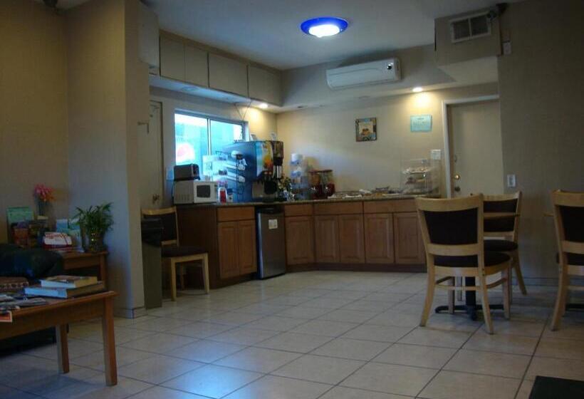 호텔 Townhouse Inn And Suites