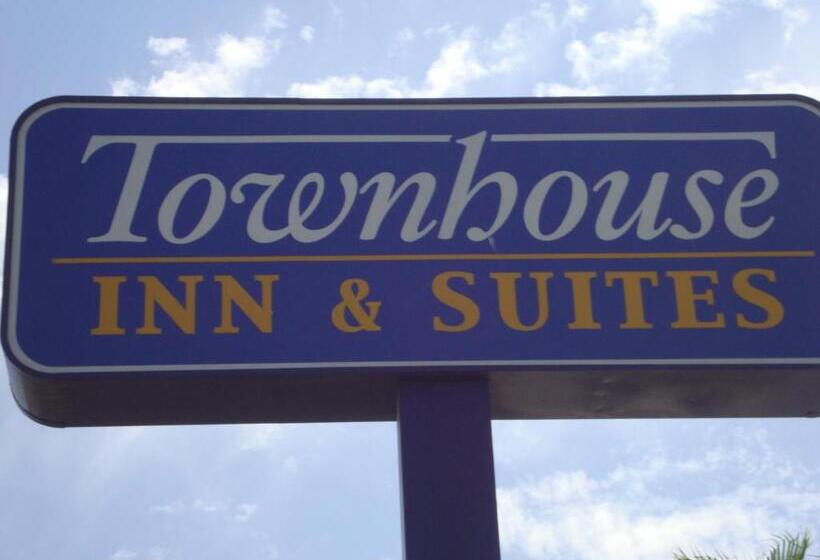 호텔 Townhouse Inn And Suites