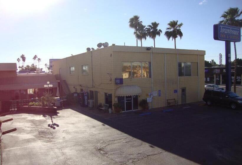 호텔 Townhouse Inn And Suites