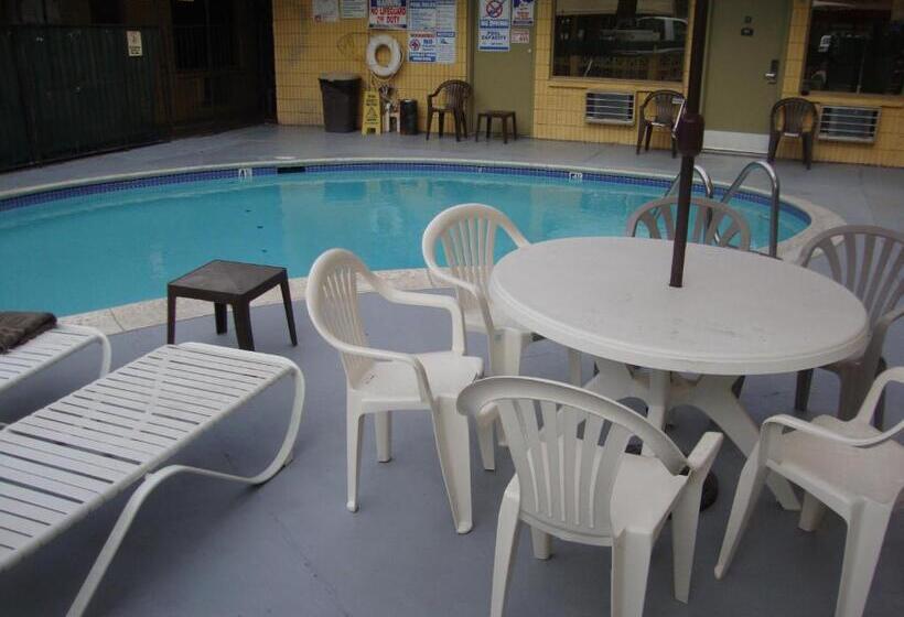 호텔 Townhouse Inn And Suites