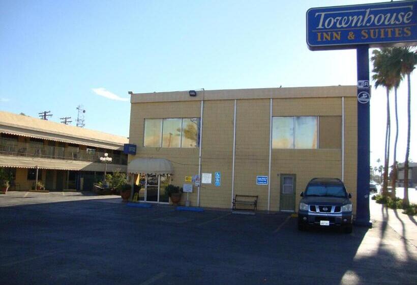 호텔 Townhouse Inn And Suites