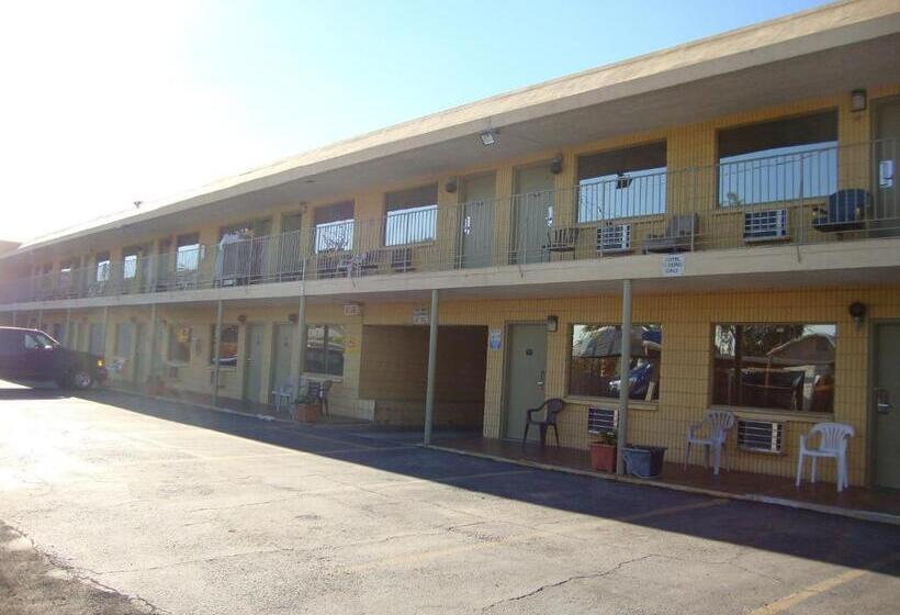 호텔 Townhouse Inn And Suites