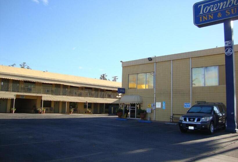 호텔 Townhouse Inn And Suites