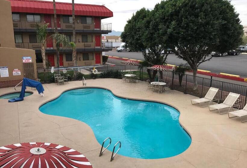 ホテル Travelers Inn Phoenix