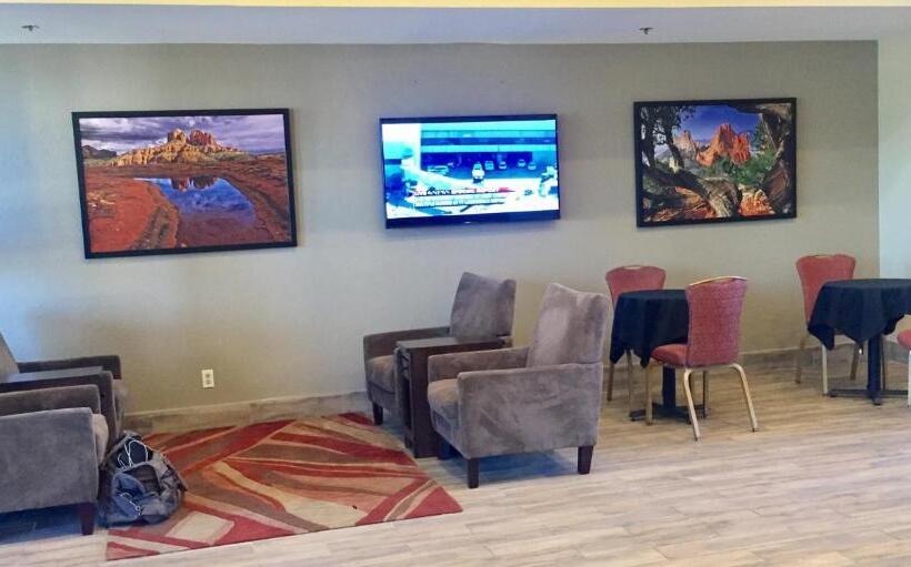 ホテル Travelers Inn Phoenix