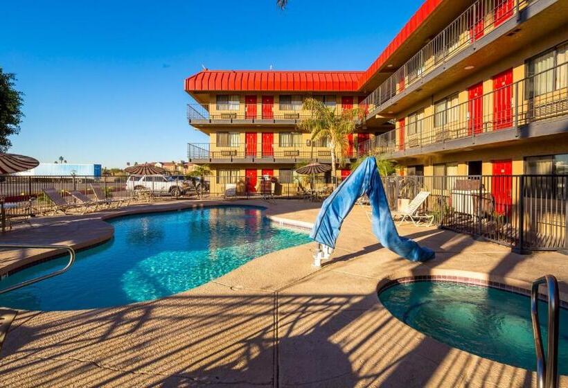 ホテル Travelers Inn Phoenix