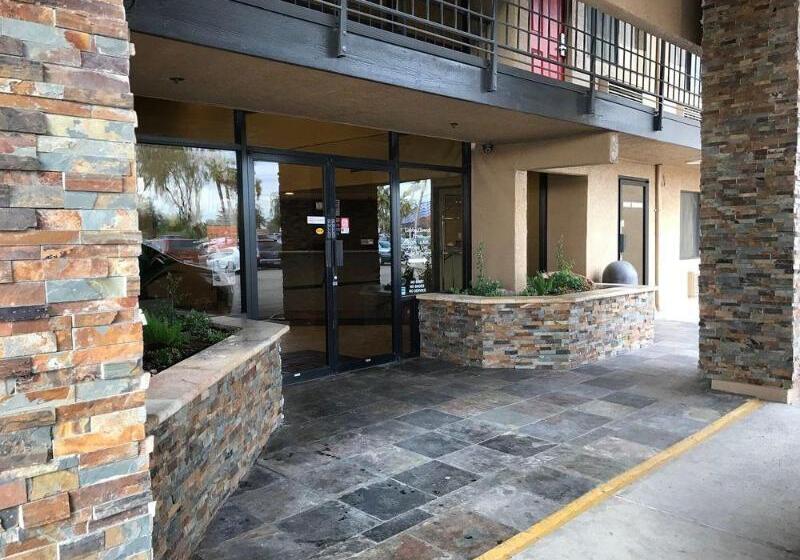 ホテル Travelers Inn Phoenix