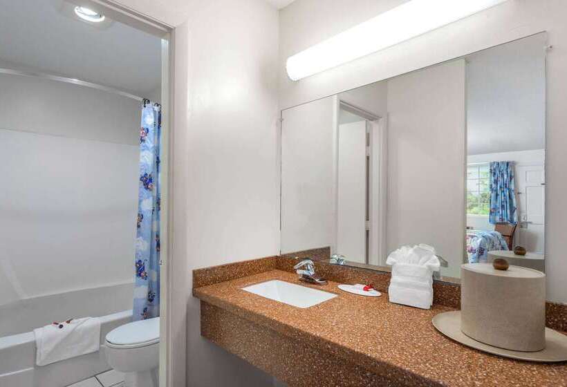 فندق Travelodge By Wyndham Cape Cod Area