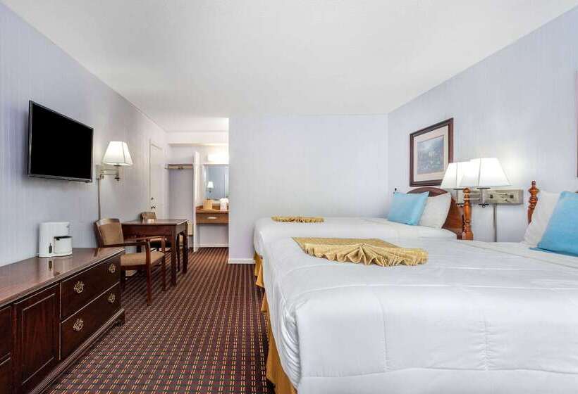 فندق Travelodge By Wyndham Cape Cod Area